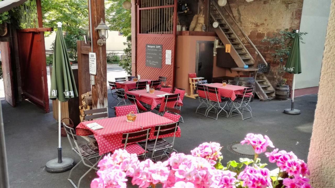 Wirtshaus & Hotel Zur Alten Brauerei Zapf Uettingen Exteriör bild